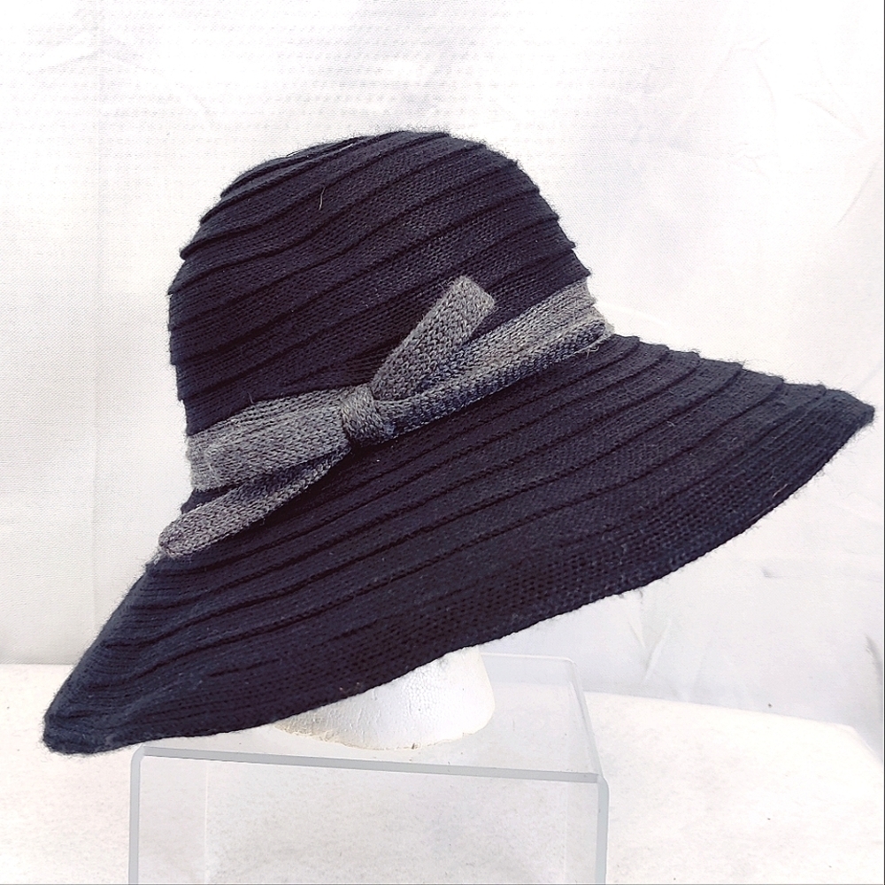 Jessica Simpson Wide Brim Knit Hat Black w/ Gray Band & Bow